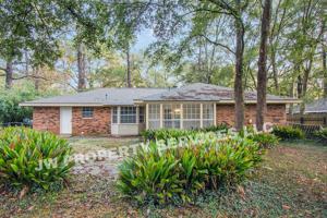 featured image of 1915 S Jahncke Ave
