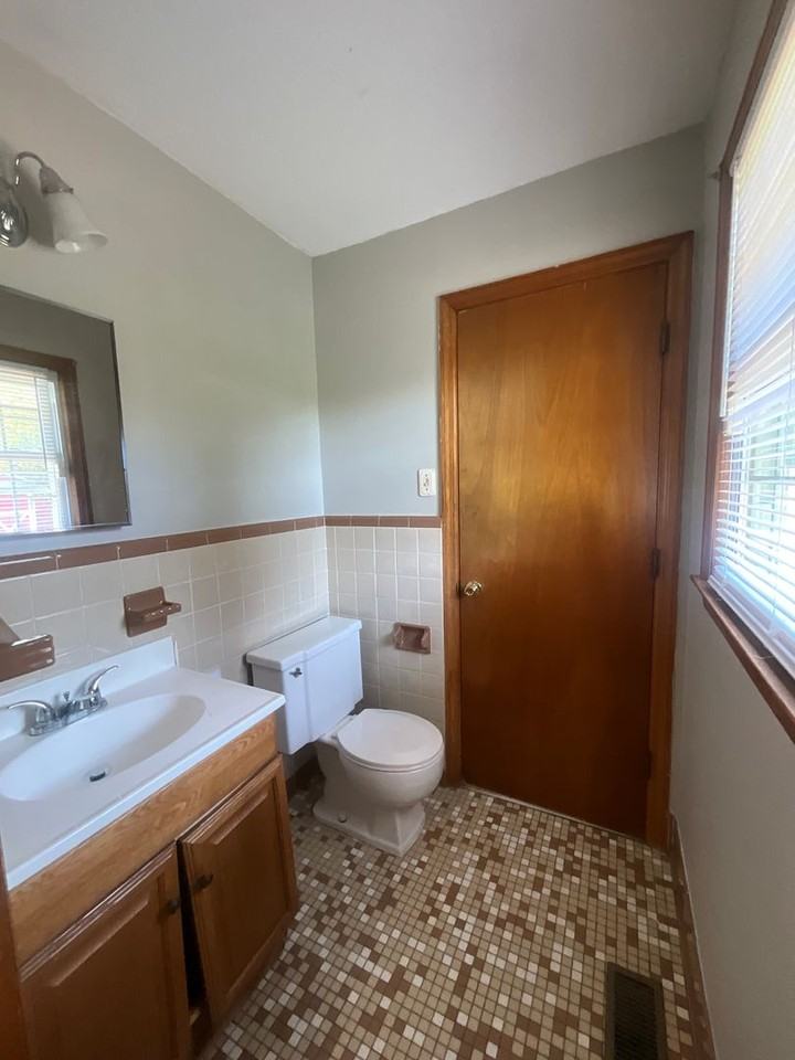 2039 Ironwood Dr - Photo 4 of 11