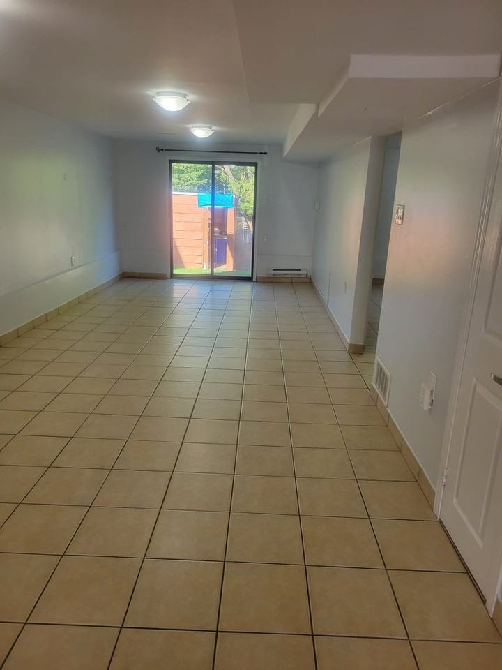 137 Maplegrove Ave - Photo 2 of 7