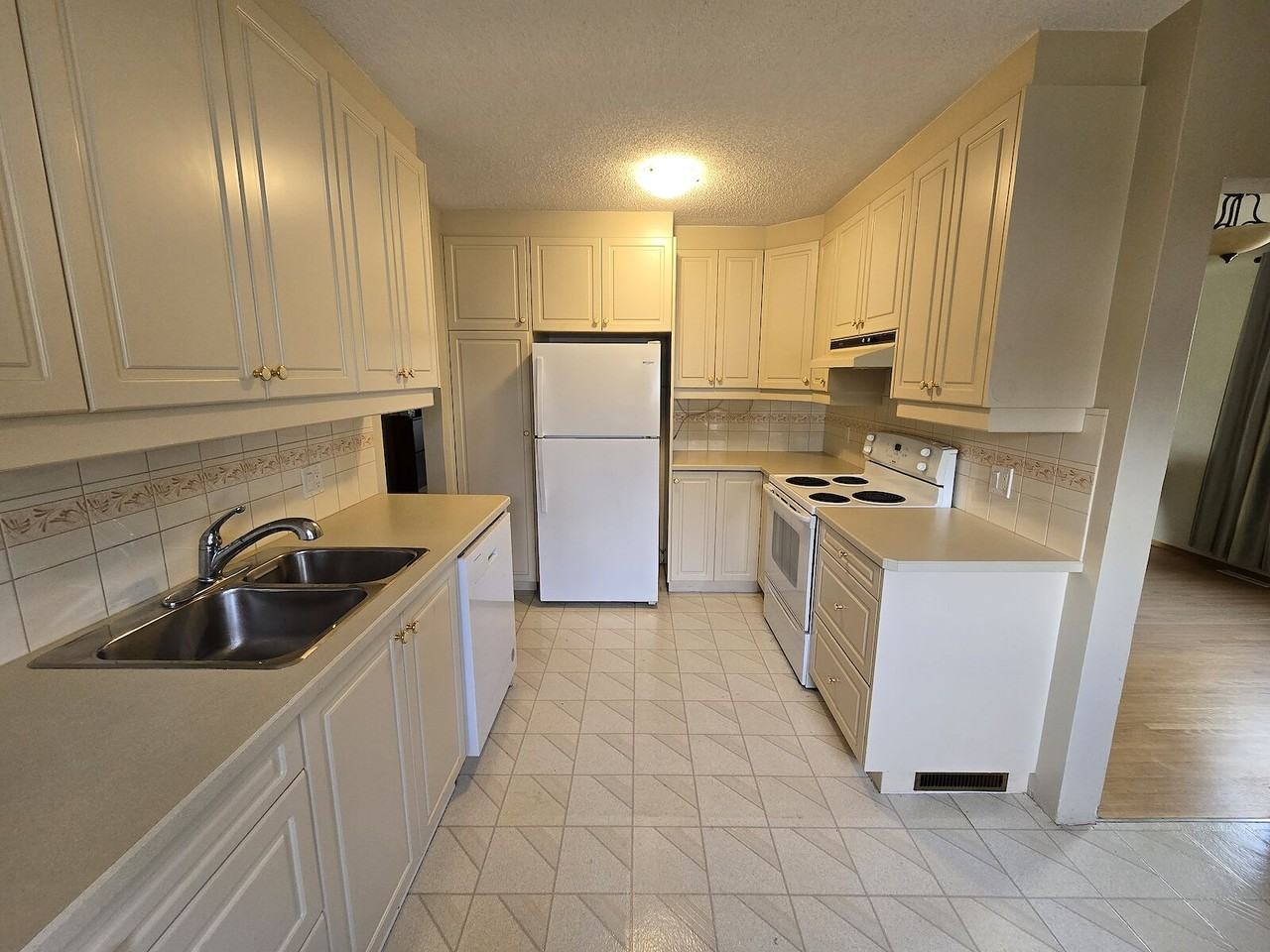 1019 30 Ave Nw - Photo 2 of 18