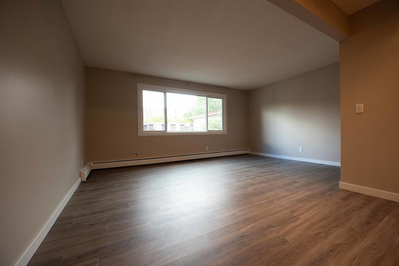 10345 123 St Nw - Photo 2 of 10