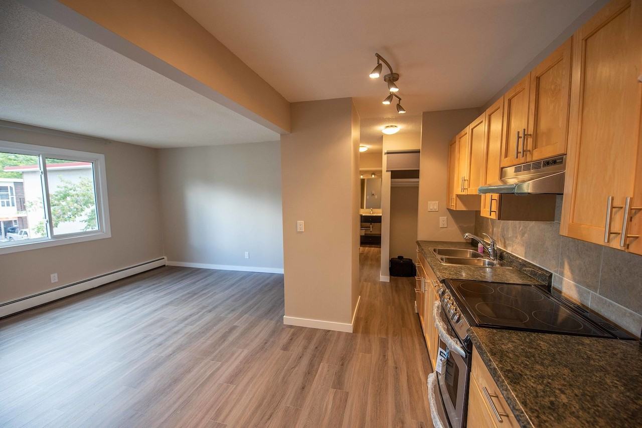 10345 123 St Nw - Photo 3 of 10