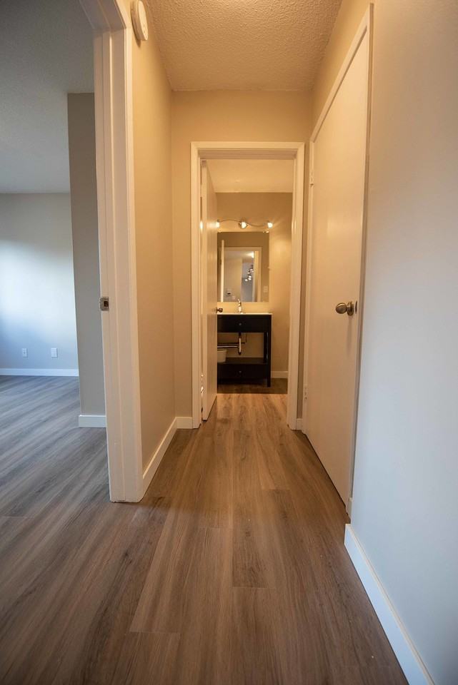 10345 123 St Nw - Photo 4 of 10
