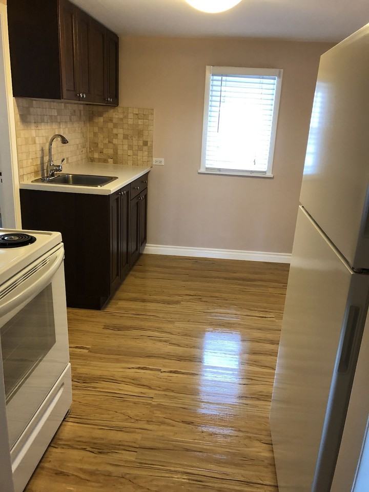 802 24 Ave Se - Photo 7 of 15