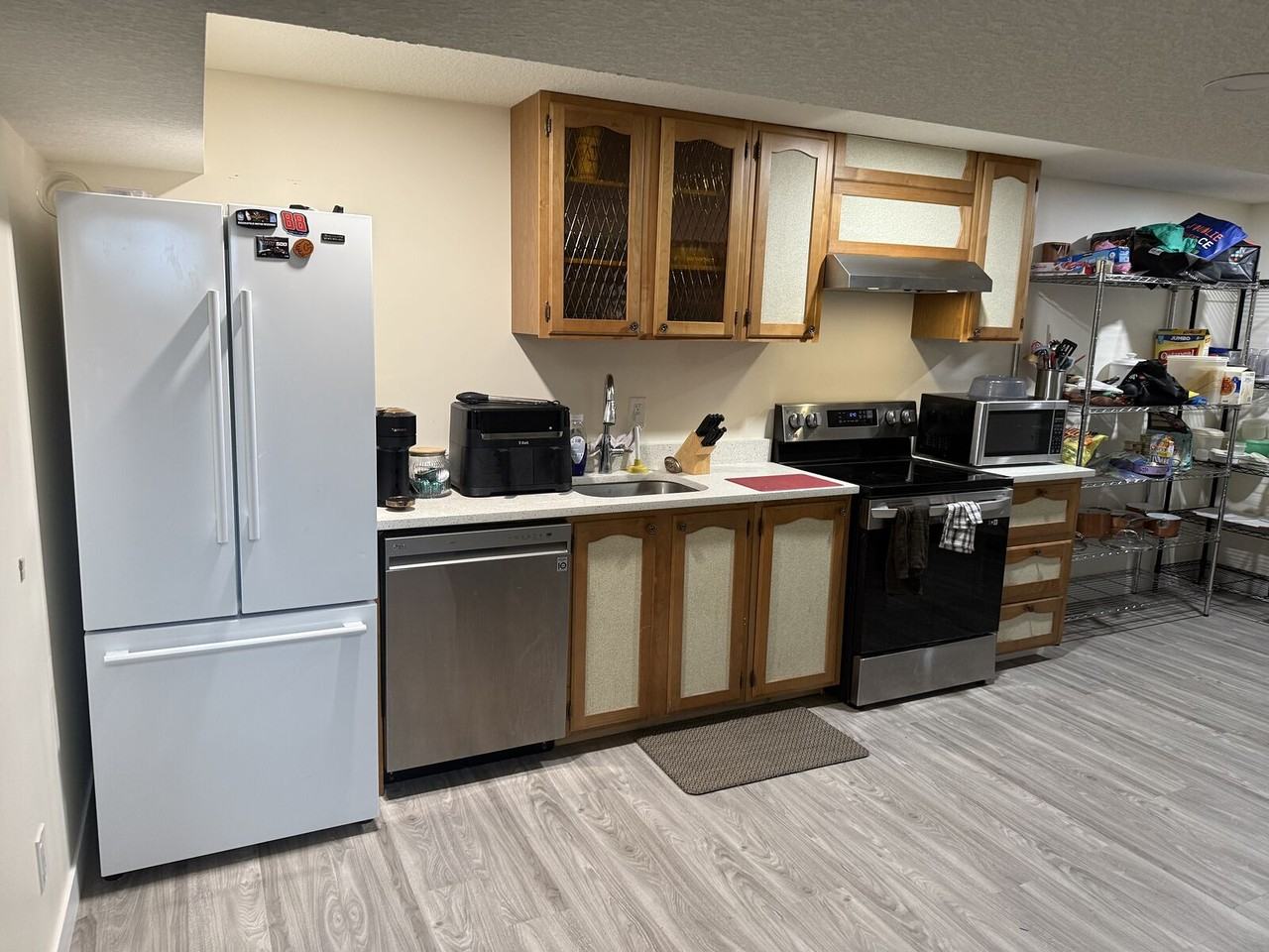 303 37 St Sw - Photo 2 of 19