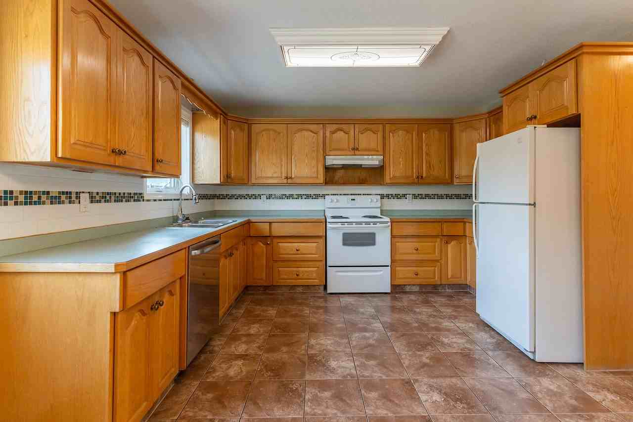 5115 152a Ave Nw - Photo 2 of 24