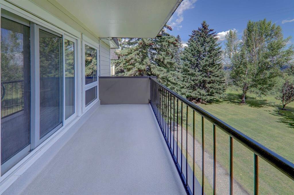 332 Cedar Cres Sw - Photo 7 of 21