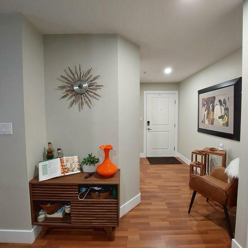 256 - 256 Hastings Avenue - Photo 2 of 12