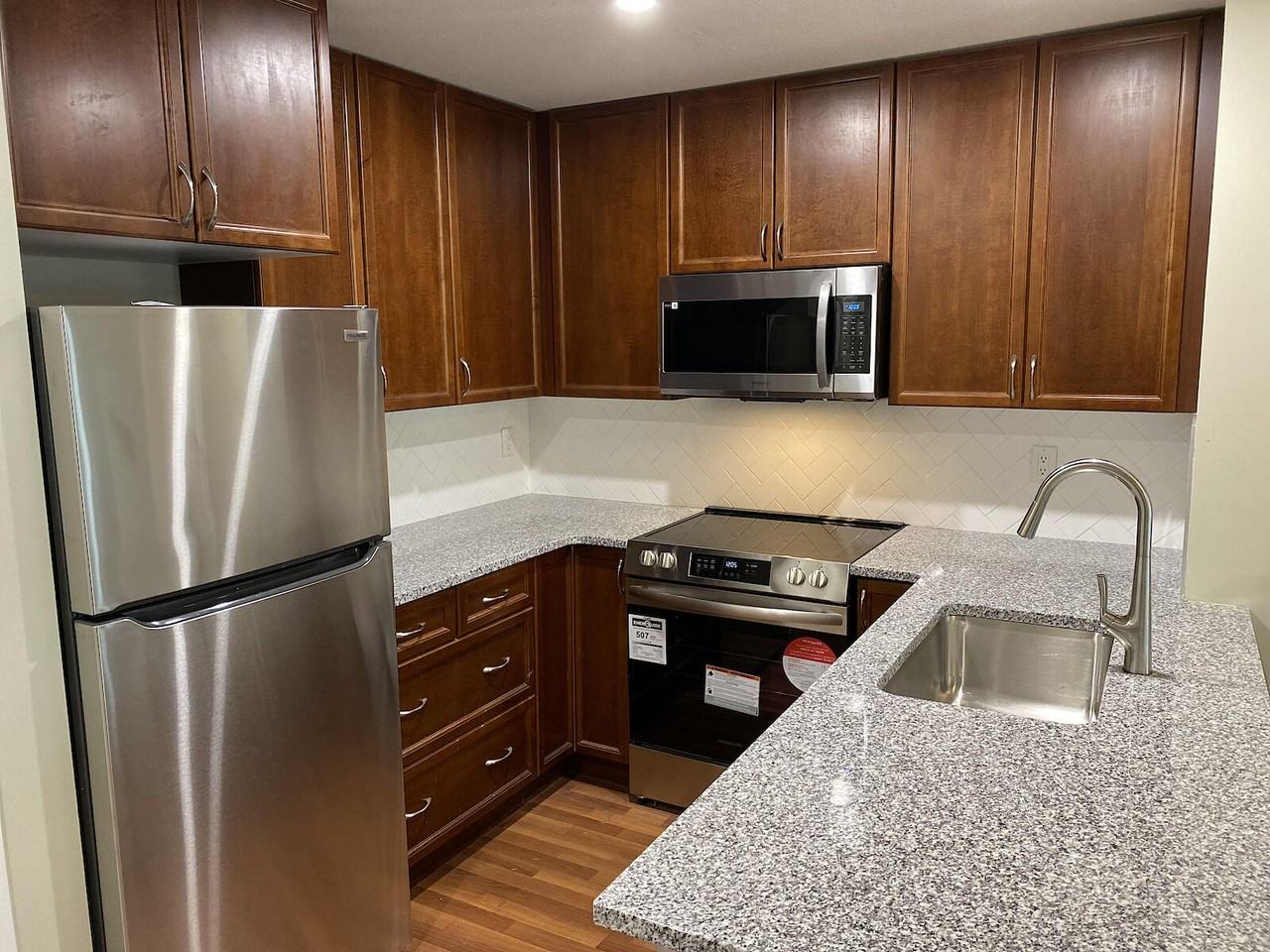 256 - 256 Hastings Avenue - Photo 4 of 12