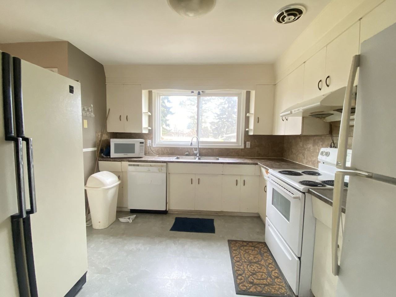 10932 38 Ave Nw - Photo 2 of 14