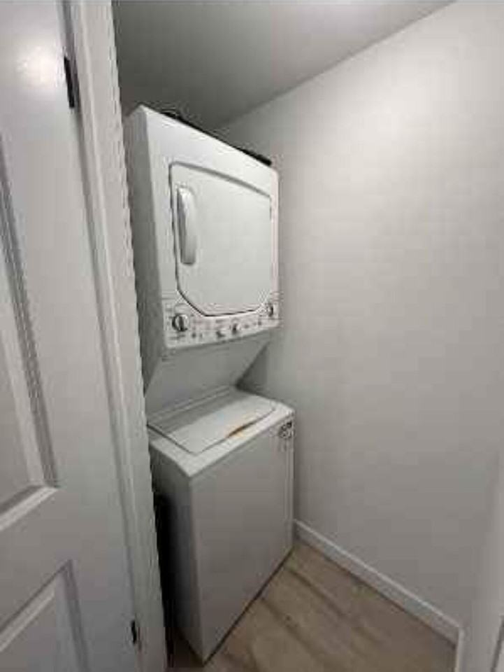 1331 15 Ave Sw - Photo 2 of 9