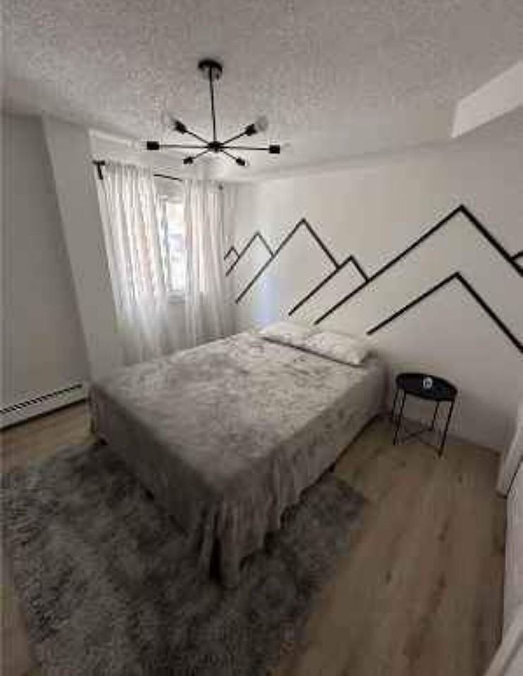1331 15 Ave Sw - Photo 3 of 9