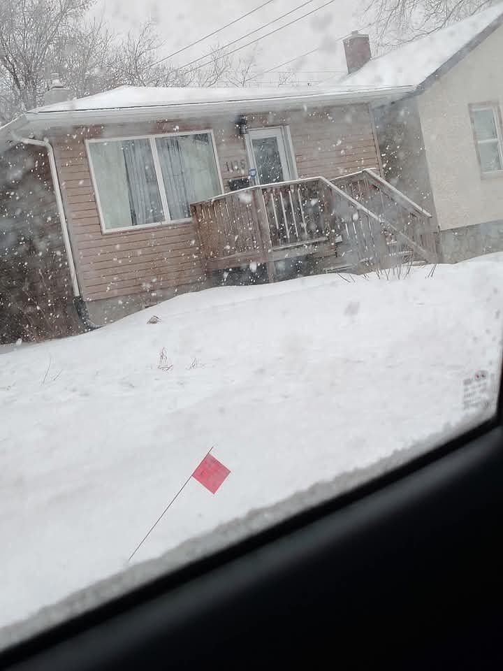 1175 Queen St - Photo 2 of 12