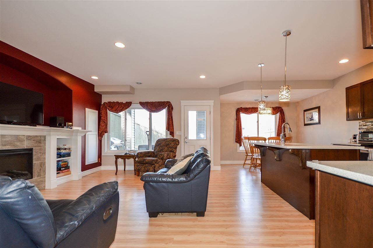 14042 161a Ave Nw - Photo 3 of 8
