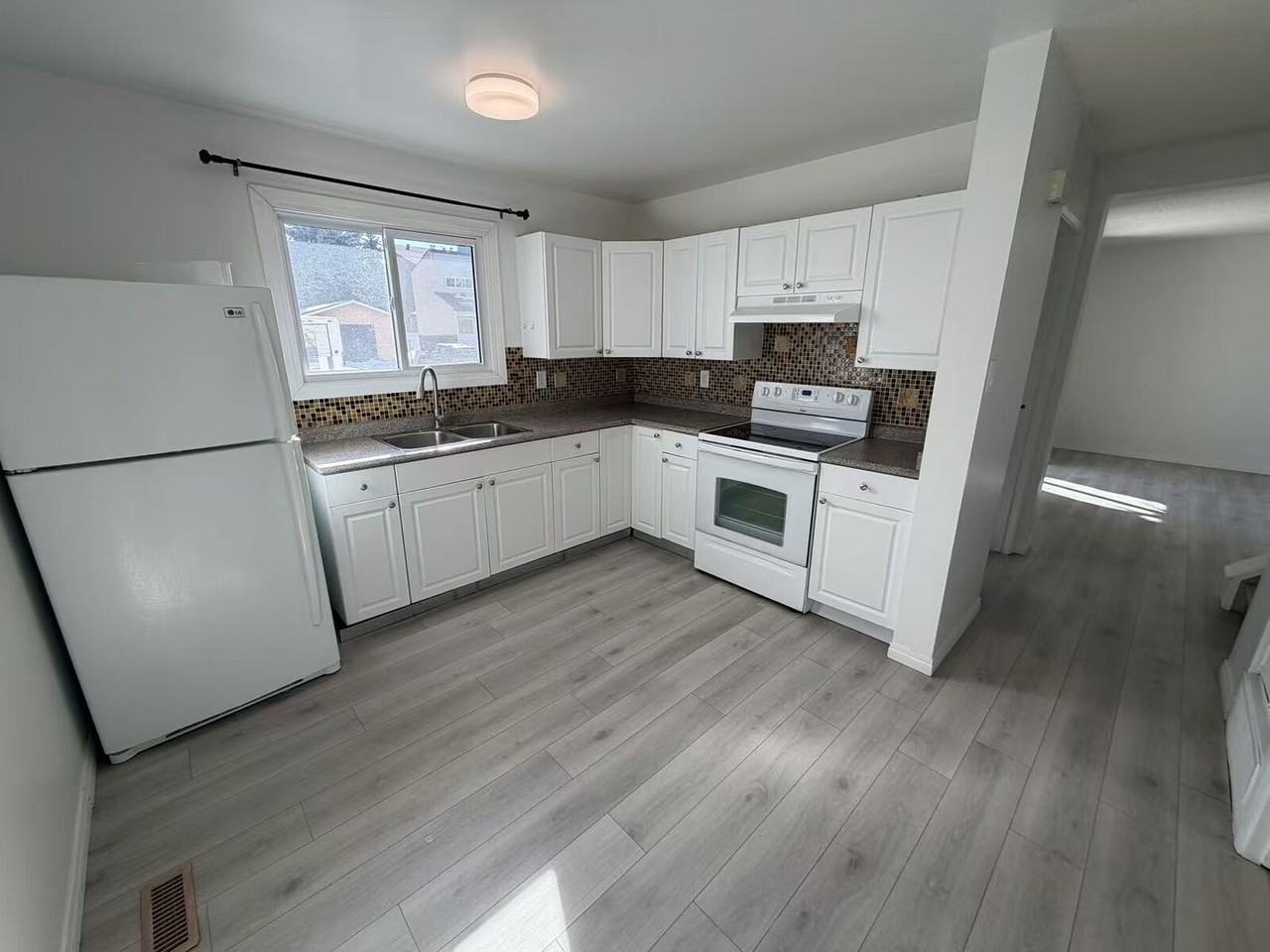 211 Kaskitayo Crt Nw - Photo 7 of 18