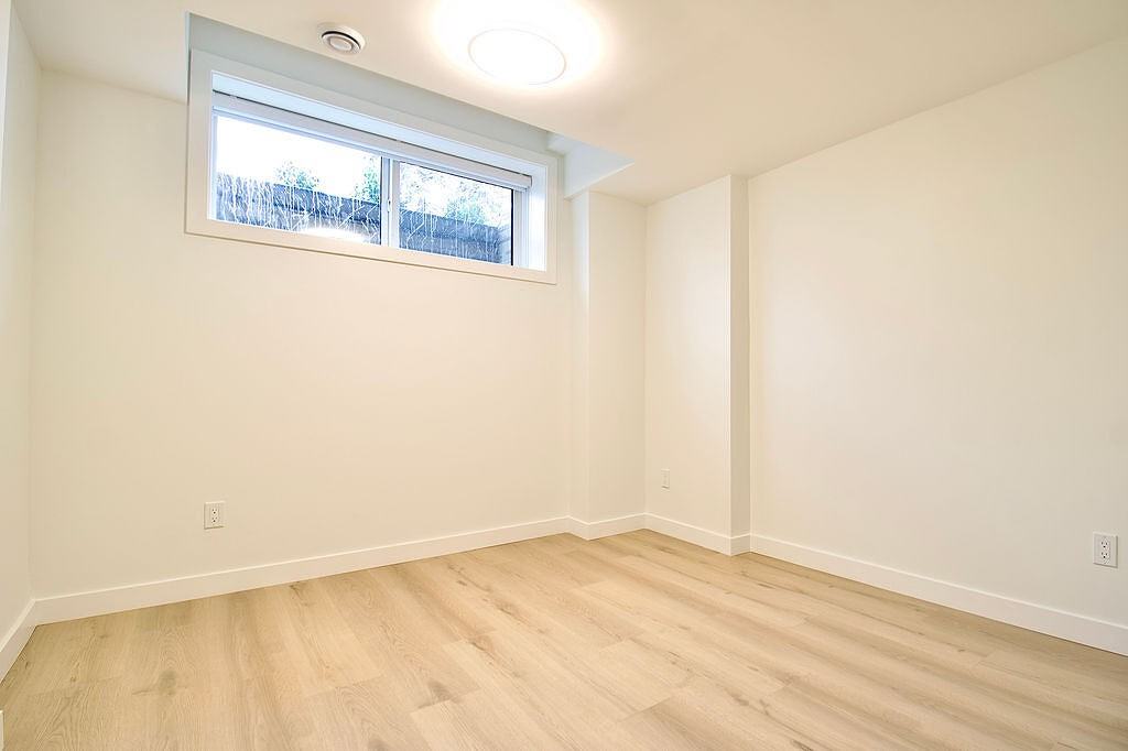 1433 29 St Sw - Photo 4 of 21