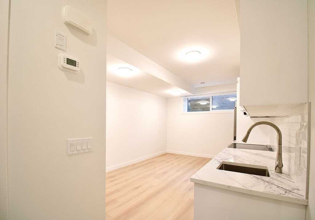 1433 29 St Sw - Photo 5 of 21