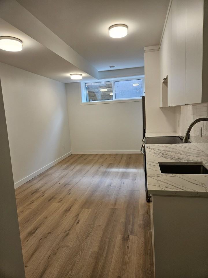 1433 29 St Sw - Photo 7 of 21
