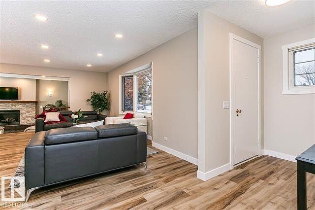 3816 111a St Nw - Photo 3 of 37