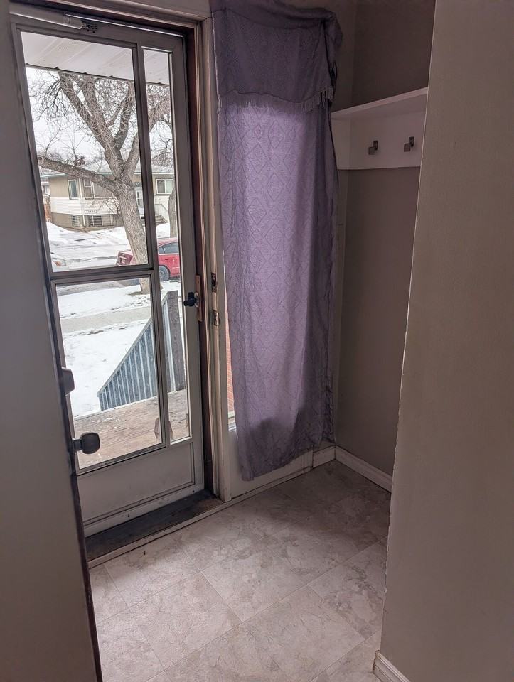 12917 123a St Nw - Photo 2 of 13