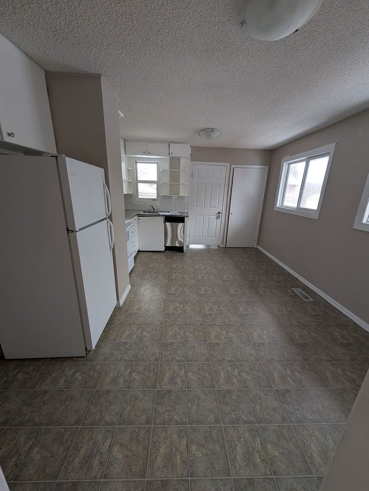 12917 123a St Nw - Photo 6 of 13