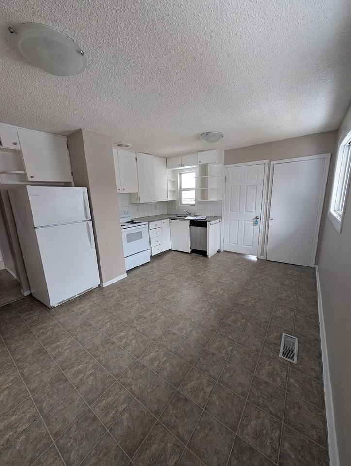 12917 123a St Nw - Photo 7 of 13