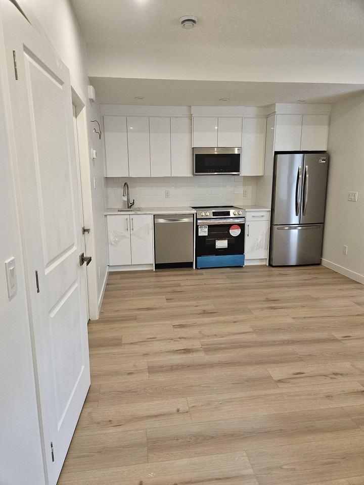 1936 35 St Sw - Photo 3 of 18