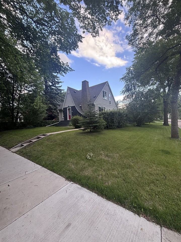 11651 77 Ave Nw - Photo 4 of 21