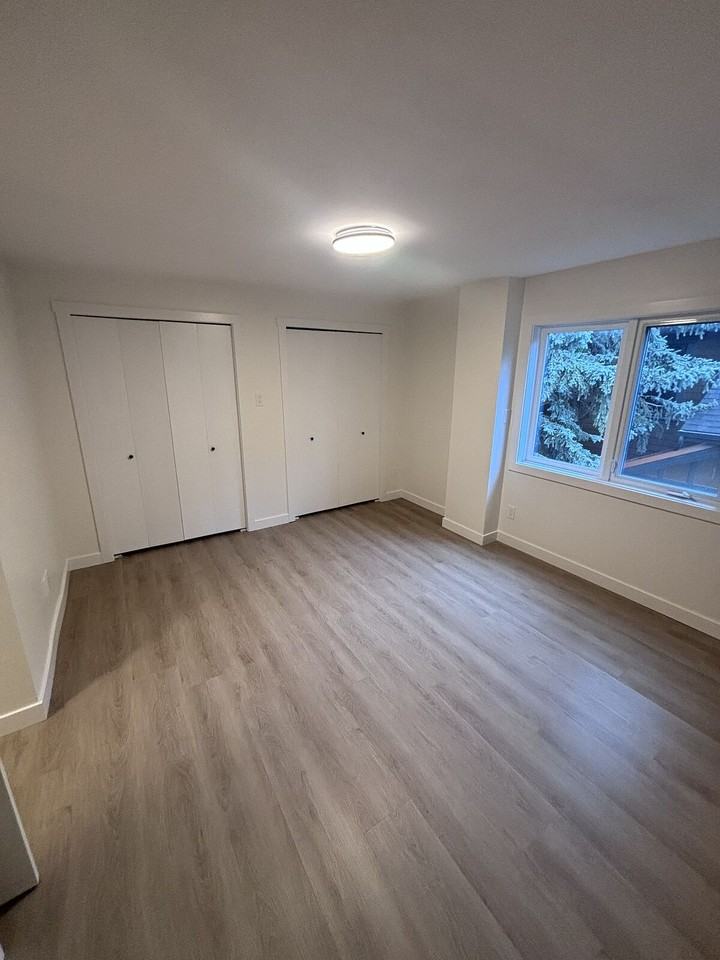 11651 77 Ave Nw - Photo 7 of 21