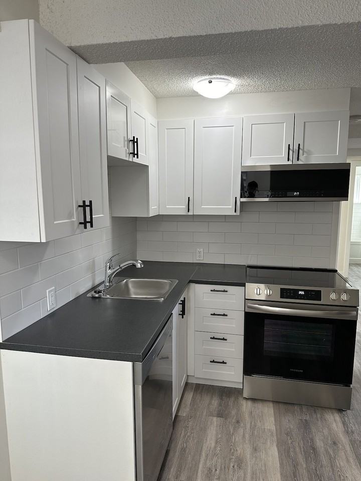 2833 15 Ave Se