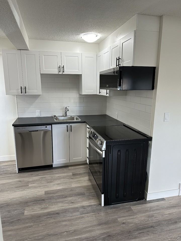 2833 15 Ave Se - Photo 2 of 19