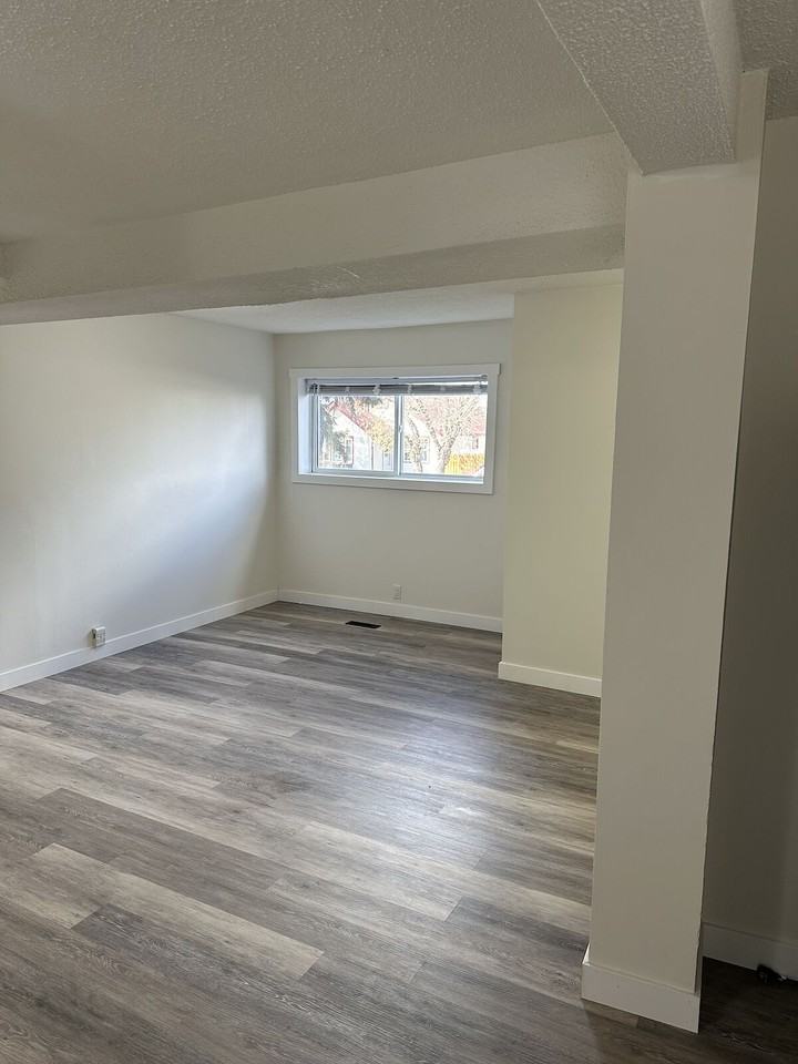 2833 15 Ave Se - Photo 4 of 19