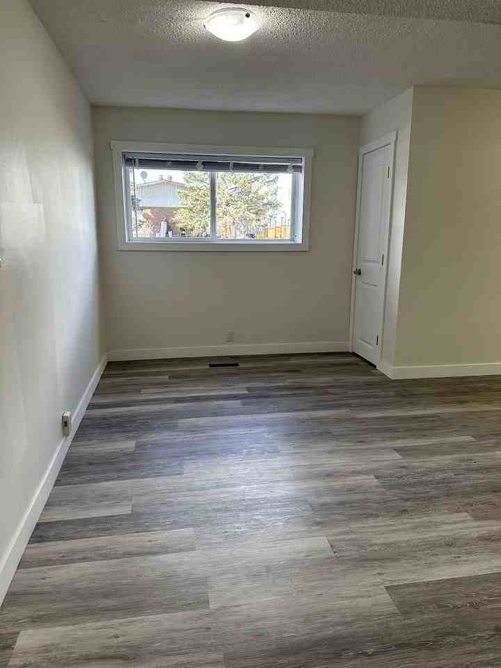 2833 15 Ave Se - Photo 5 of 19