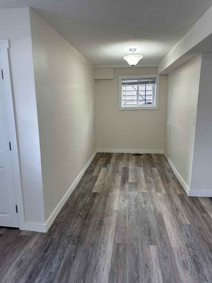2833 15 Ave Se - Photo 7 of 19