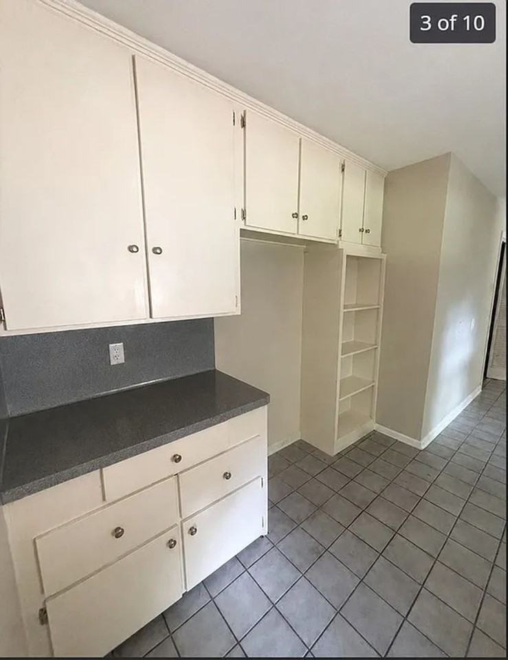 3750 Kings Row - Photo 3 of 10