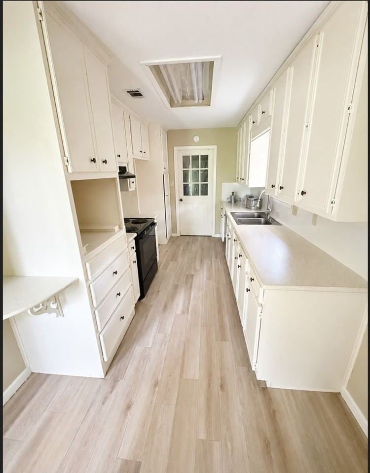 1875 Westchase Dr - Photo 2 of 10