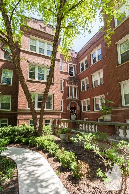729 W Buckingham Pl #7 - Photo 2 of 17