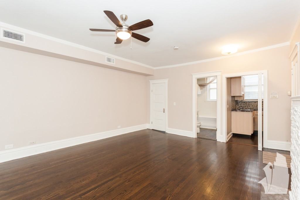 729 W Buckingham Pl #7 - Photo 4 of 17