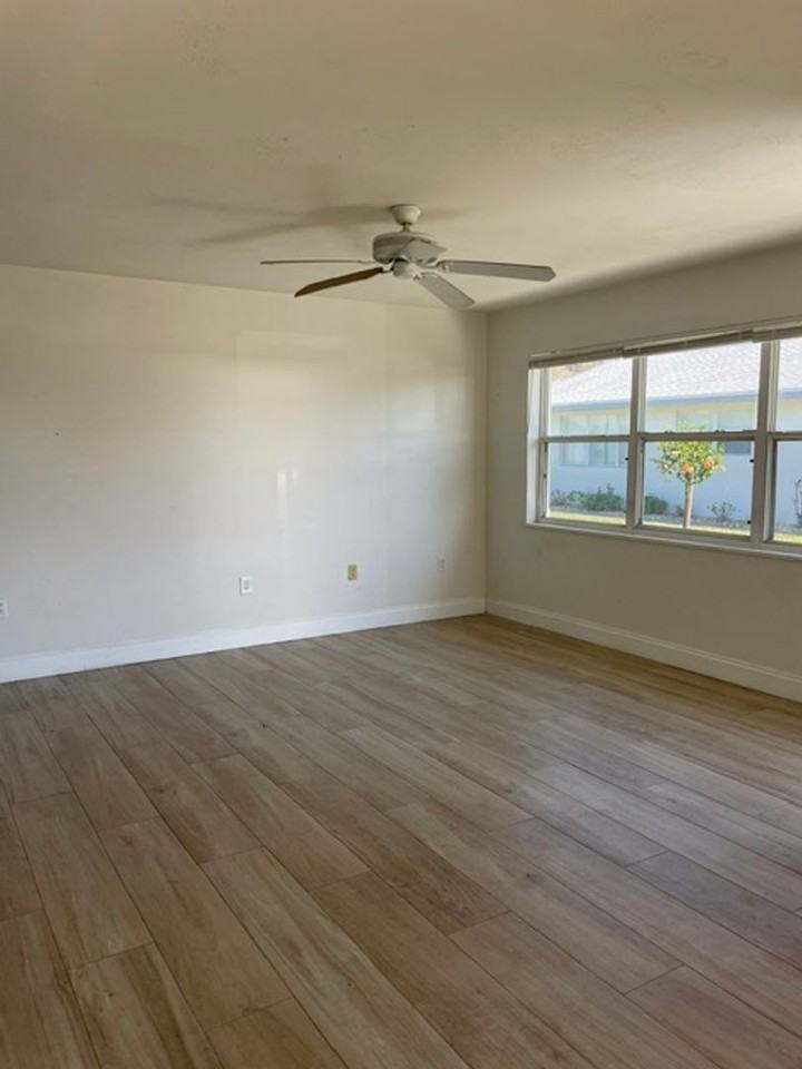 517 96th Ave N #A - Photo 3 of 6