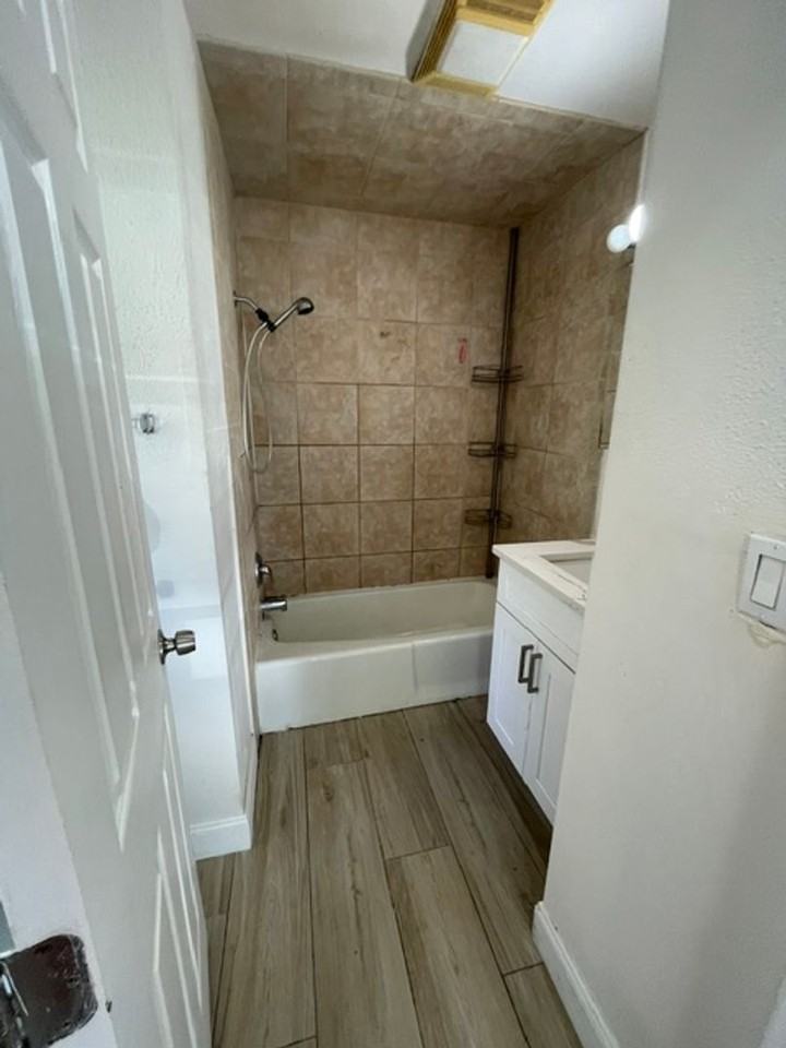 517 96th Ave N #A - Photo 5 of 6