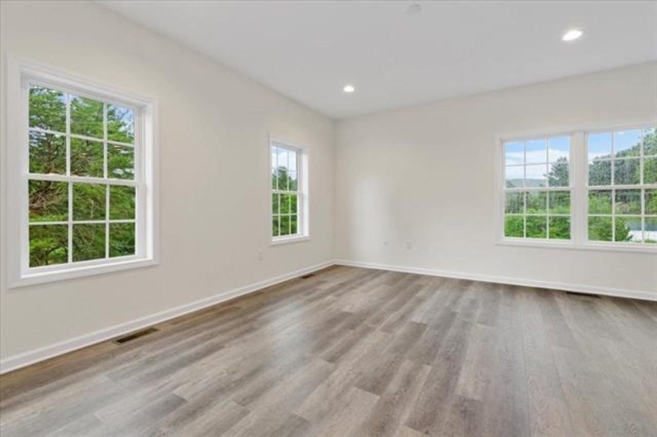 224 Bishop Rd - Photo 3 of 16