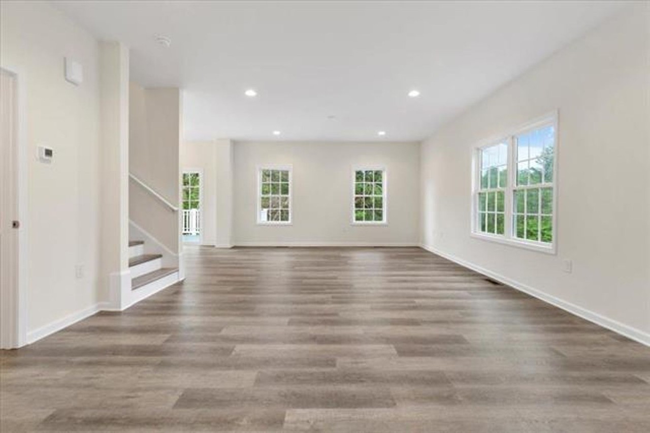 224 Bishop Rd - Photo 4 of 16