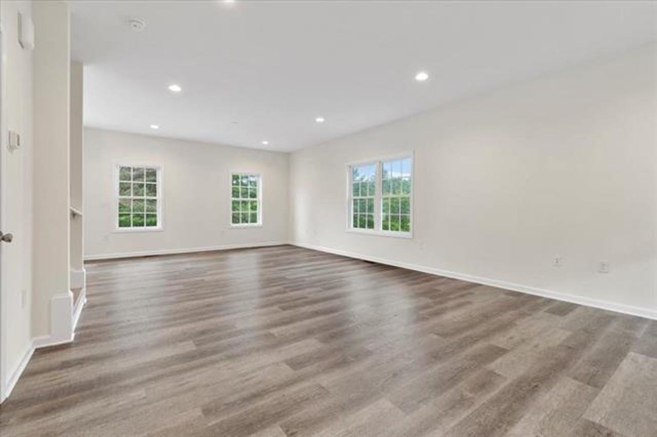 224 Bishop Rd - Photo 7 of 16