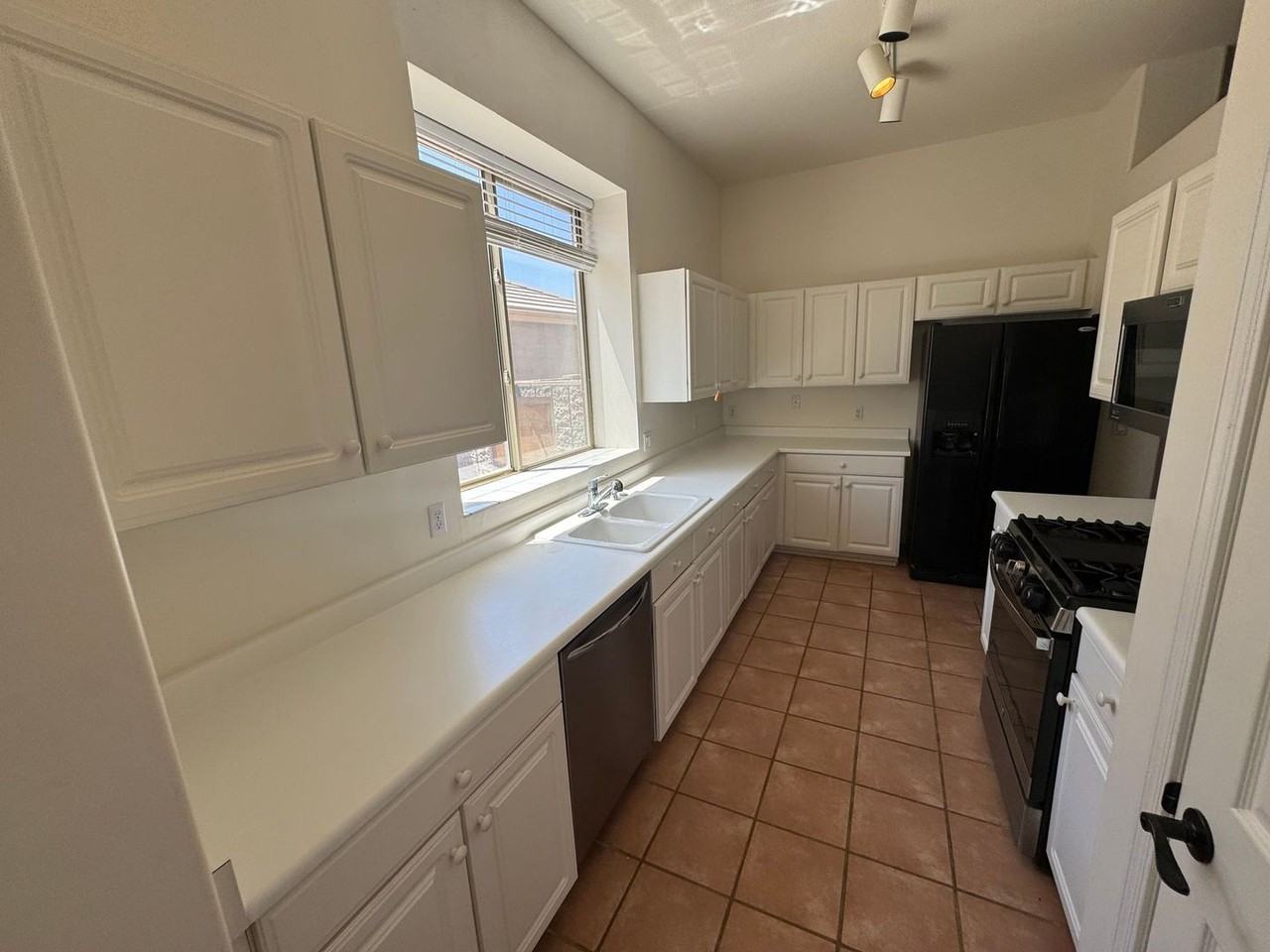4709 E Prickly Pear Trl - Photo 6 of 22