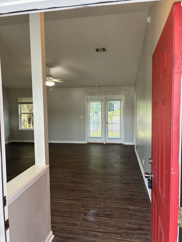 130 Lake Victoria Dr - Photo 2 of 13