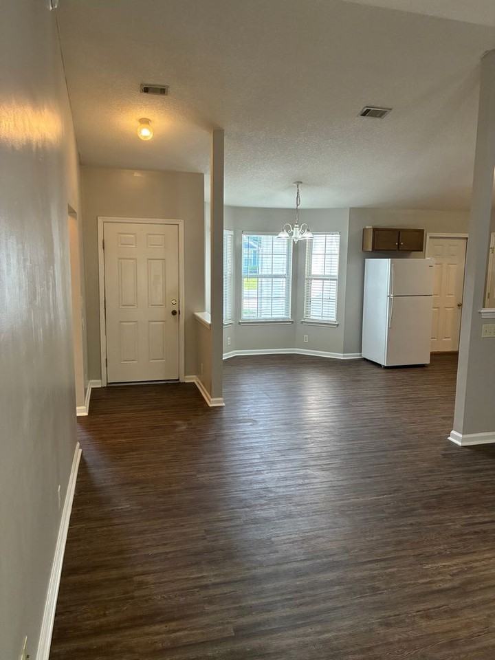 130 Lake Victoria Dr - Photo 5 of 13