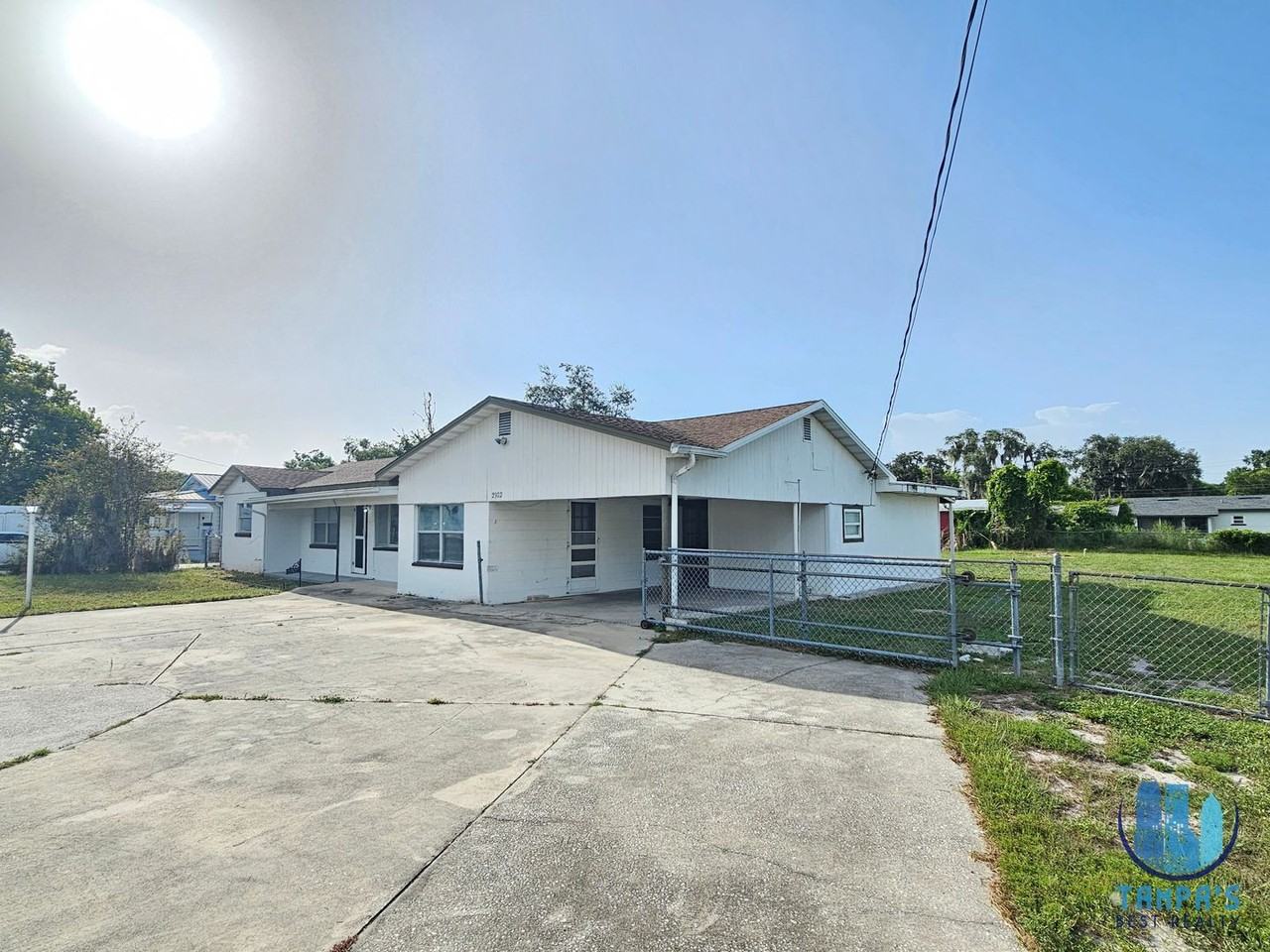 2302 Burns St - Photo 3 of 21