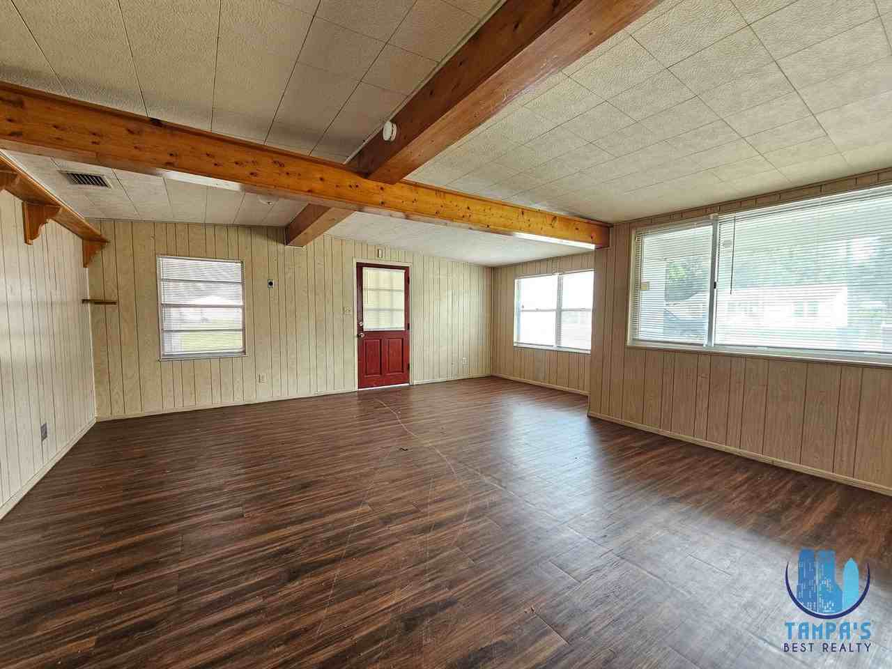 2302 Burns St - Photo 4 of 21