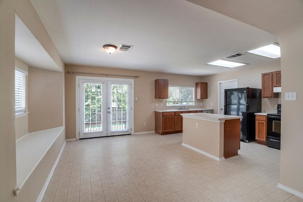 2101 Deer Creek Trl - Photo 6 of 20