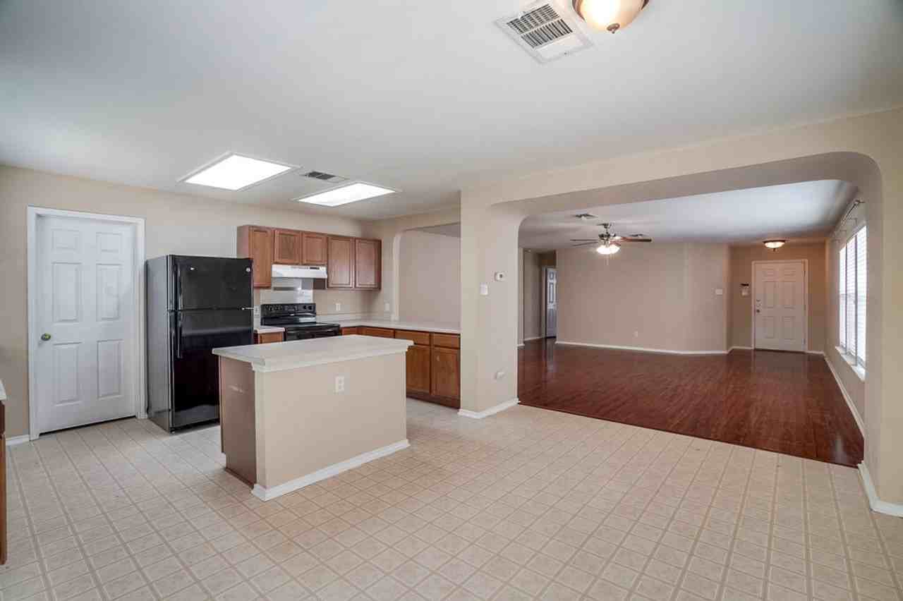 2101 Deer Creek Trl - Photo 7 of 20